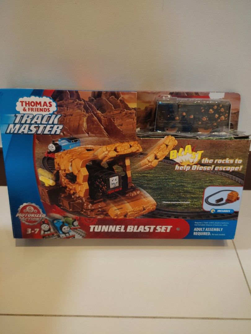 Thomas and friends tunnel blast 2024 set