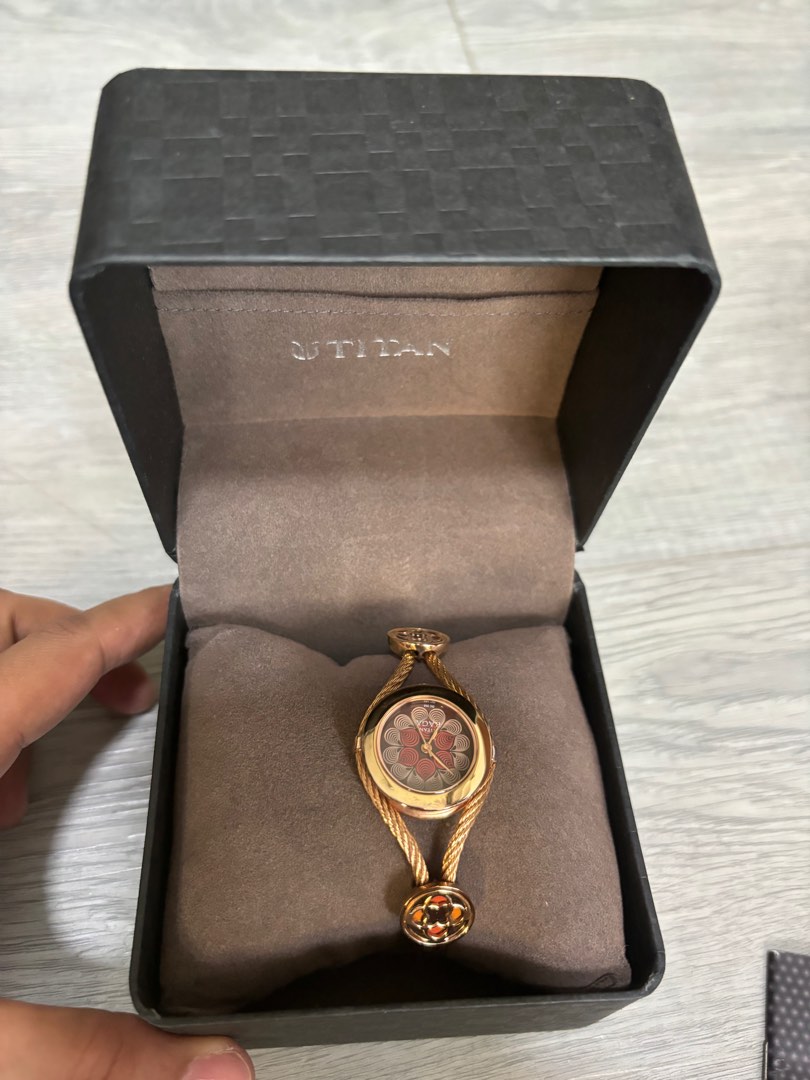 New titan raga best sale ladies watches