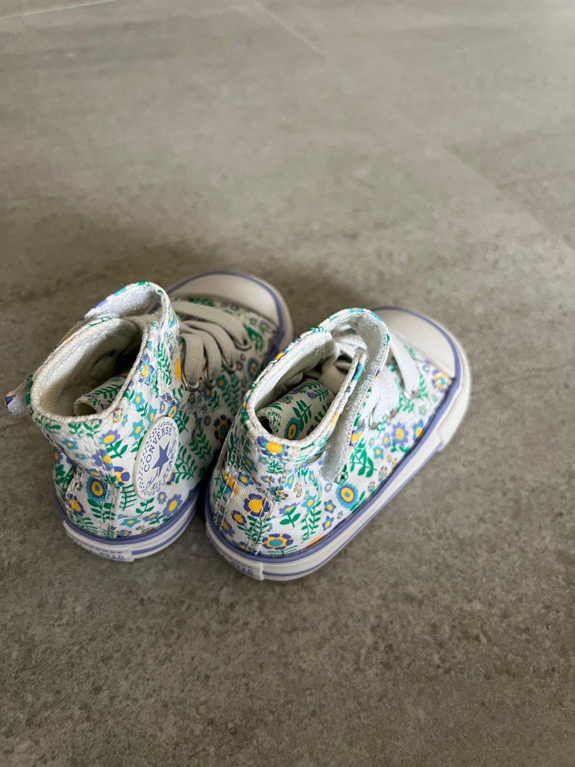 White converse clearance youth size 3
