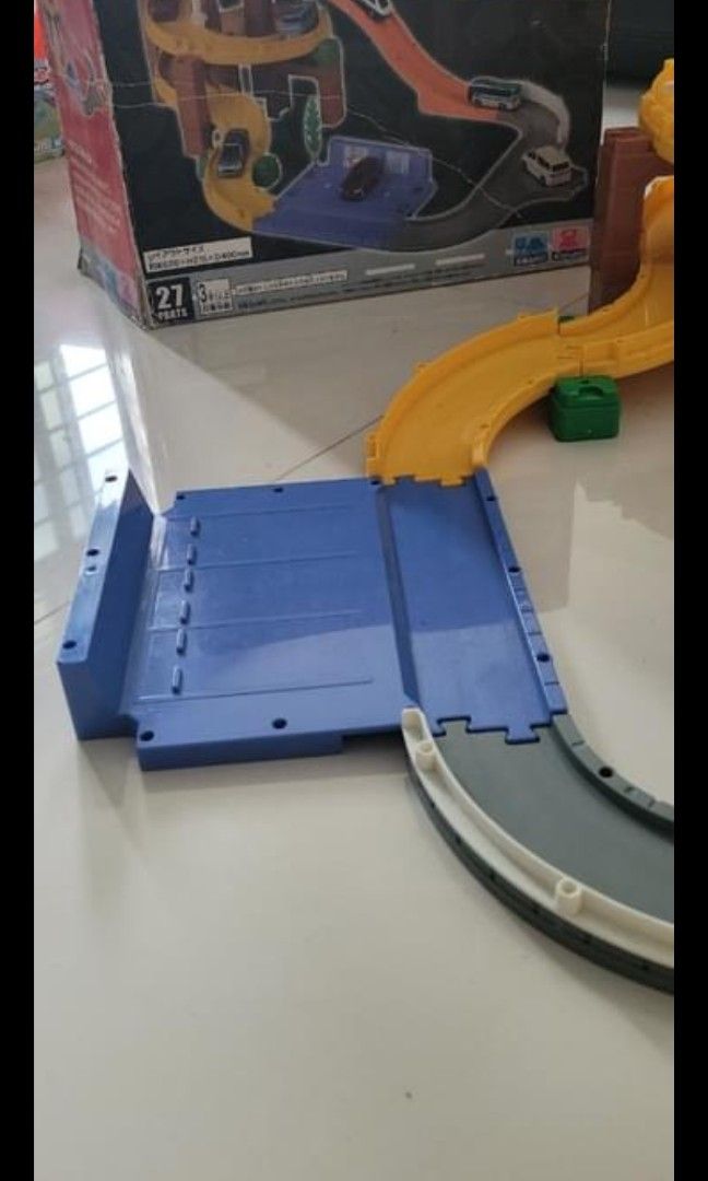 Takara tomy car track store