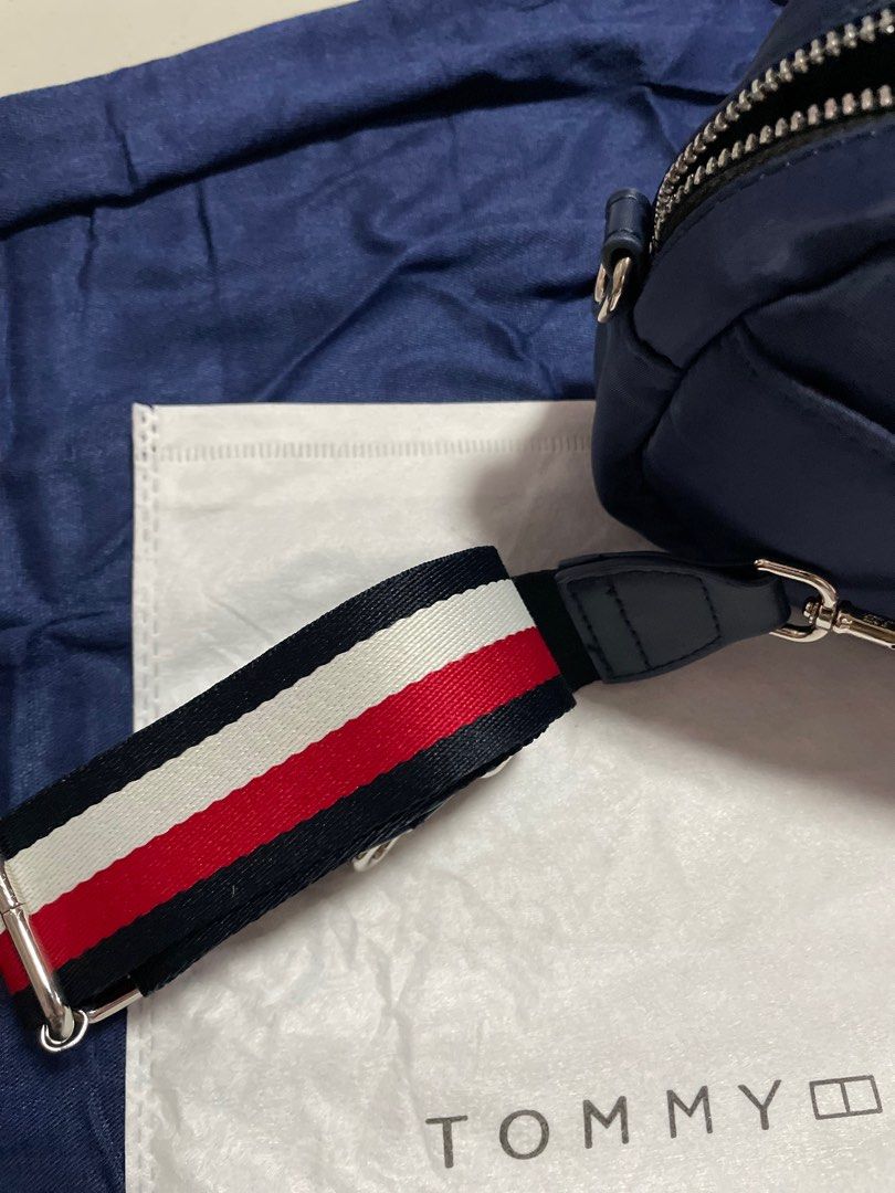 Tommh hilfiger crossbody bag (Category: Luxury Bags & Wallets) located in Naic. Submitted by joancust (Listing ID 1275311076, Image 3). Description: Authentic crossbody bag, comes in dust bag and plastic. Super nice 😍.
