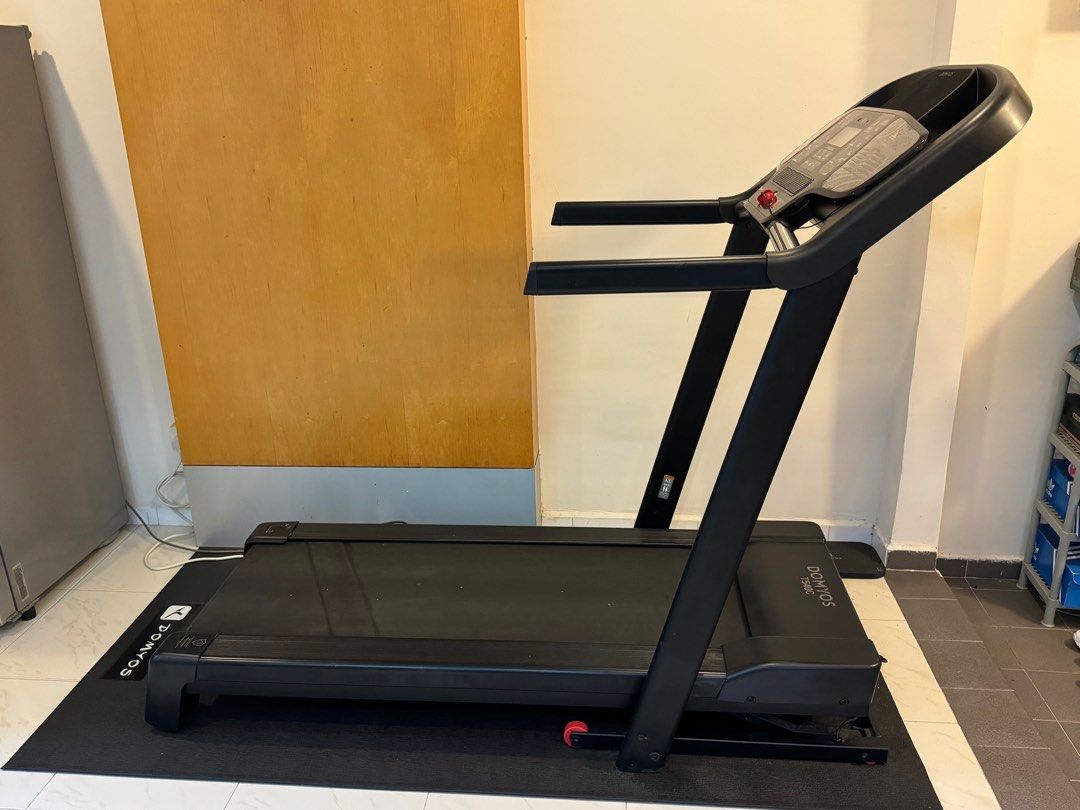Treadmill T540C EConnected, Sports Equipment, Exercise & Fitness