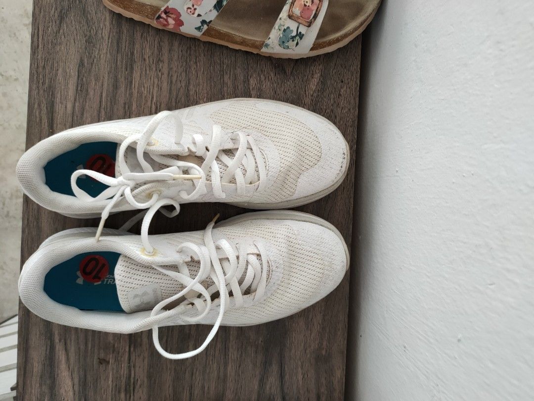 Under armour cheap womens sneakers clearance