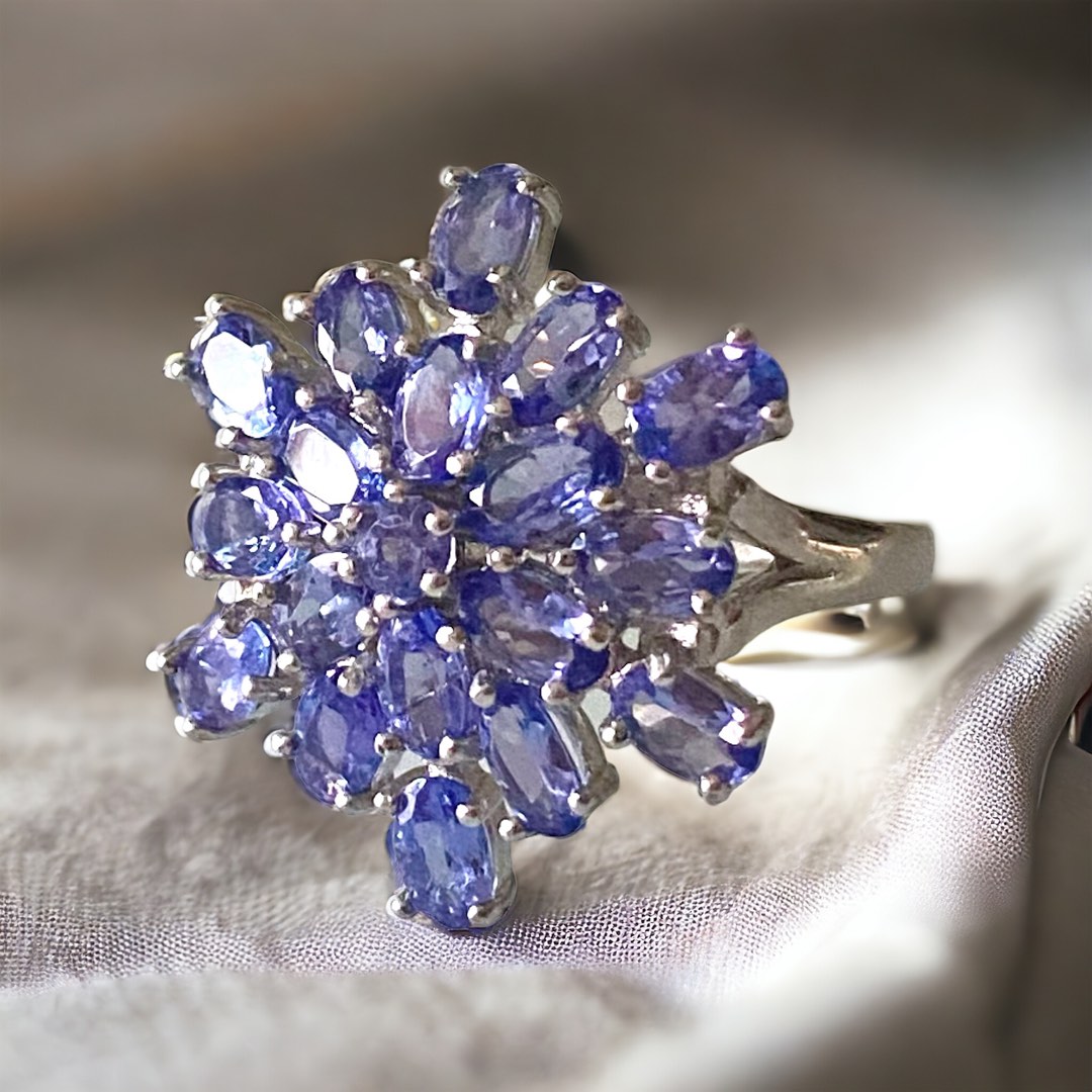 VALUE BUY Unheated tanzanite ring Women s Fashion Jewelry Organisers Rings on Carousell