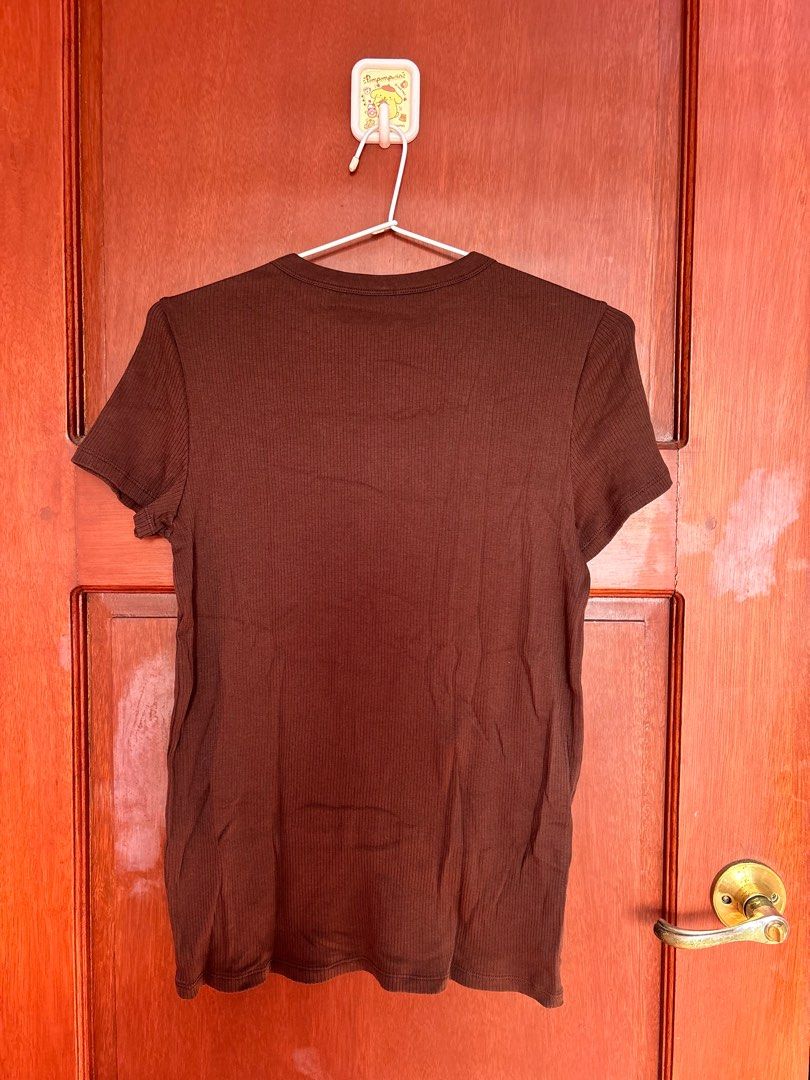 Uniqlo Brown Ribbed Shirt (Category: Shirts) located in Antipolo. Submitted by mayadcx (Listing ID 1275290559, Image 3). Description: .