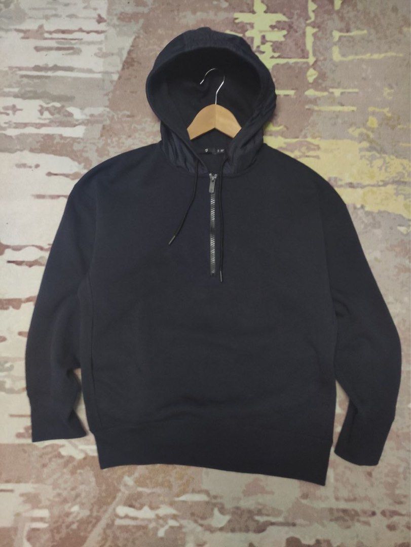 Uniqlo black shop zip up hoodie