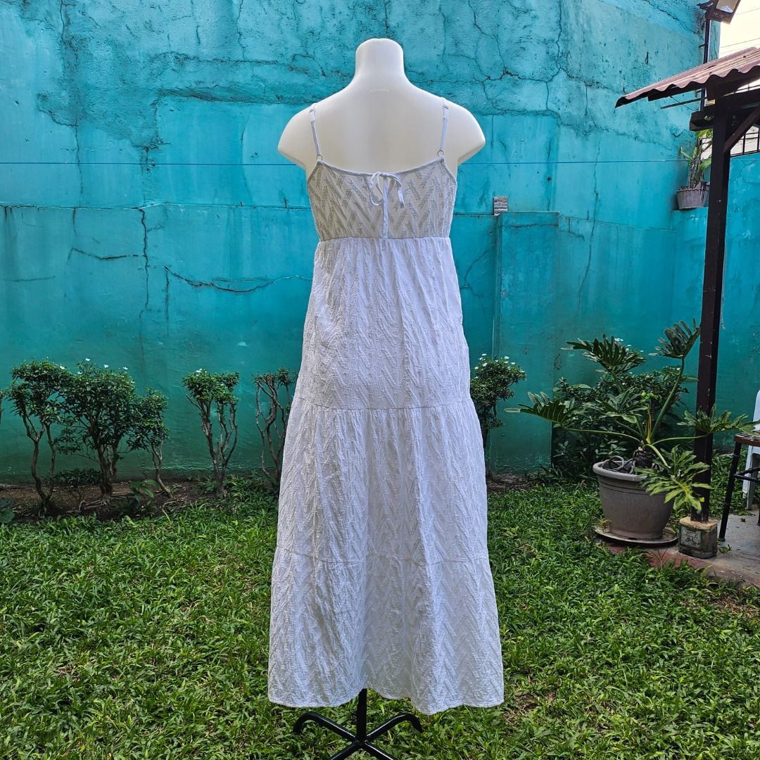 White Maxi Dress (Fixed Price, Pls Read Description) (Category: Dresses) located in Las Pinas. Submitted by cursesandtea (Listing ID 1275210031, Image 2). Description: BRAND: NO BRAND, Bought in Thailand SIZE: M CONDITION: BRAND NEW PAYMENT METHODS: Gcash/Paymaya/BPI *No COD for the cost of item. Please read description and check photos. Strictly NO RETURNS. Before placing an order, kindly make sure that you're 100% sure about purchasing the item