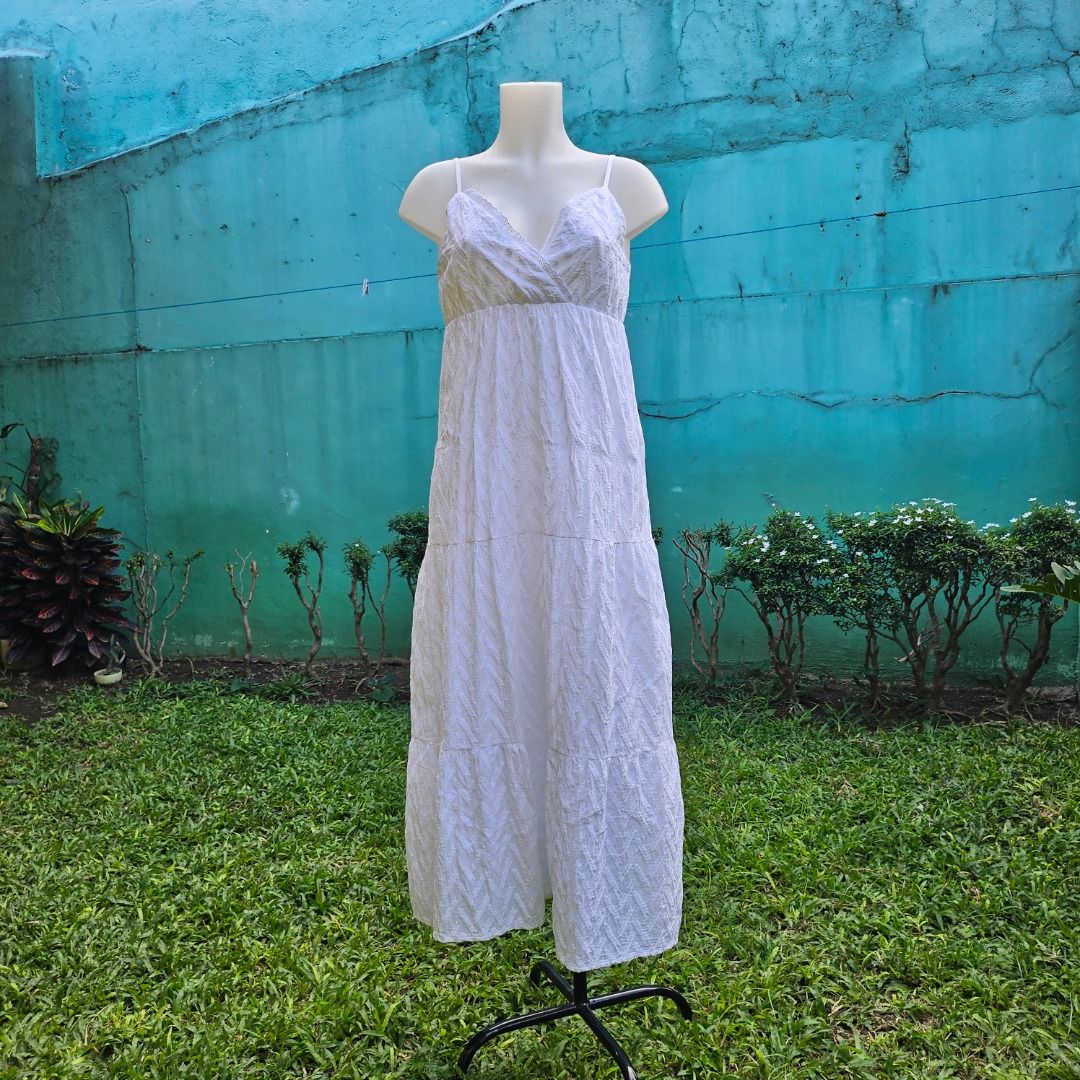 White Maxi Dress (Fixed Price, Pls Read Description) (Category: Dresses) located in Las Pinas. Submitted by cursesandtea (Listing ID 1275210031, Image 1). Description: BRAND: NO BRAND, Bought in Thailand SIZE: M CONDITION: BRAND NEW PAYMENT METHODS: Gcash/Paymaya/BPI *No COD for the cost of item. Please read description and check photos. Strictly NO RETURNS. Before placing an order, kindly make sure that you're 100% sure about purchasing the item
