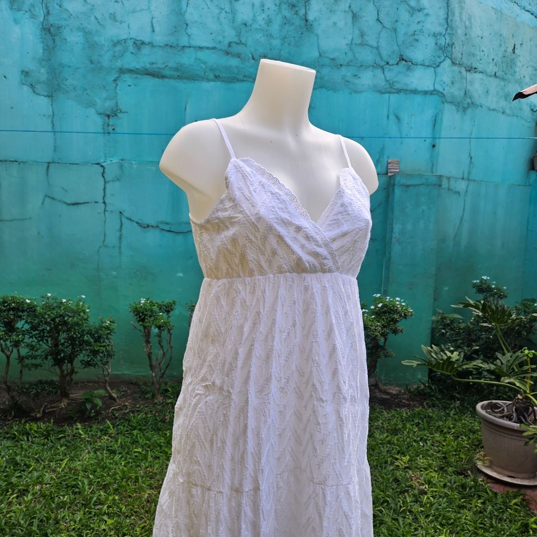 White Maxi Dress (Fixed Price, Pls Read Description) (Category: Dresses) located in Las Pinas. Submitted by cursesandtea (Listing ID 1275210031, Image 3). Description: BRAND: NO BRAND, Bought in Thailand SIZE: M CONDITION: BRAND NEW PAYMENT METHODS: Gcash/Paymaya/BPI *No COD for the cost of item. Please read description and check photos. Strictly NO RETURNS. Before placing an order, kindly make sure that you're 100% sure about purchasing the item