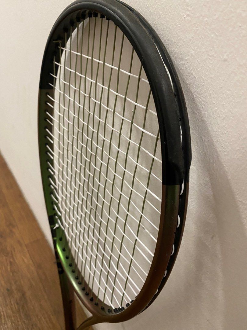 Wilson Blade 98 v8 (16x19) L2 tennis racket / racquet, Sports Equipment ...