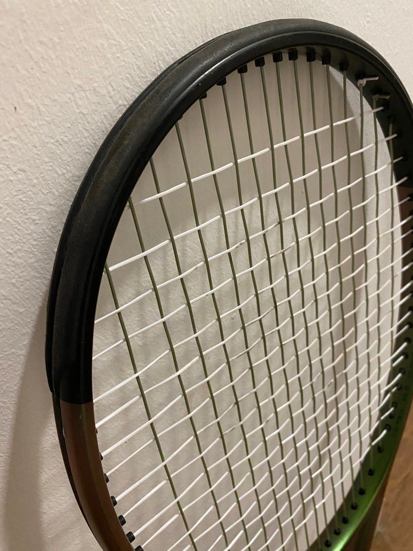 Wilson Blade 98 v8 (16x19) L2 tennis racket / racquet, Sports Equipment ...