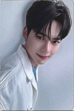 [Official] ZB1 Sung Hanbin Bringgreen R2 (Category: K-Wave Merchandise) located in Valenzuela. Submitted by declutter_j (Listing ID 1275307477, Image 1). Description: Zerobaseone Sung Hanbin Bringgreen R2. in mint condition. onhand..
