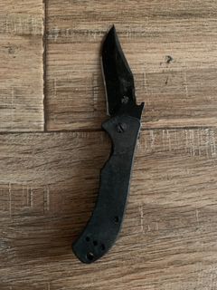 [01]	Emerson Kershaw black pocket knife