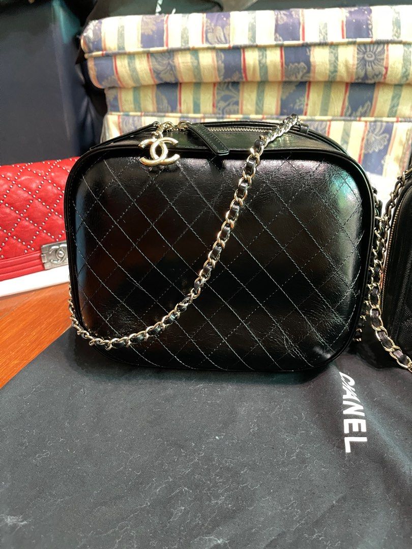 Chanel vanity online case 24