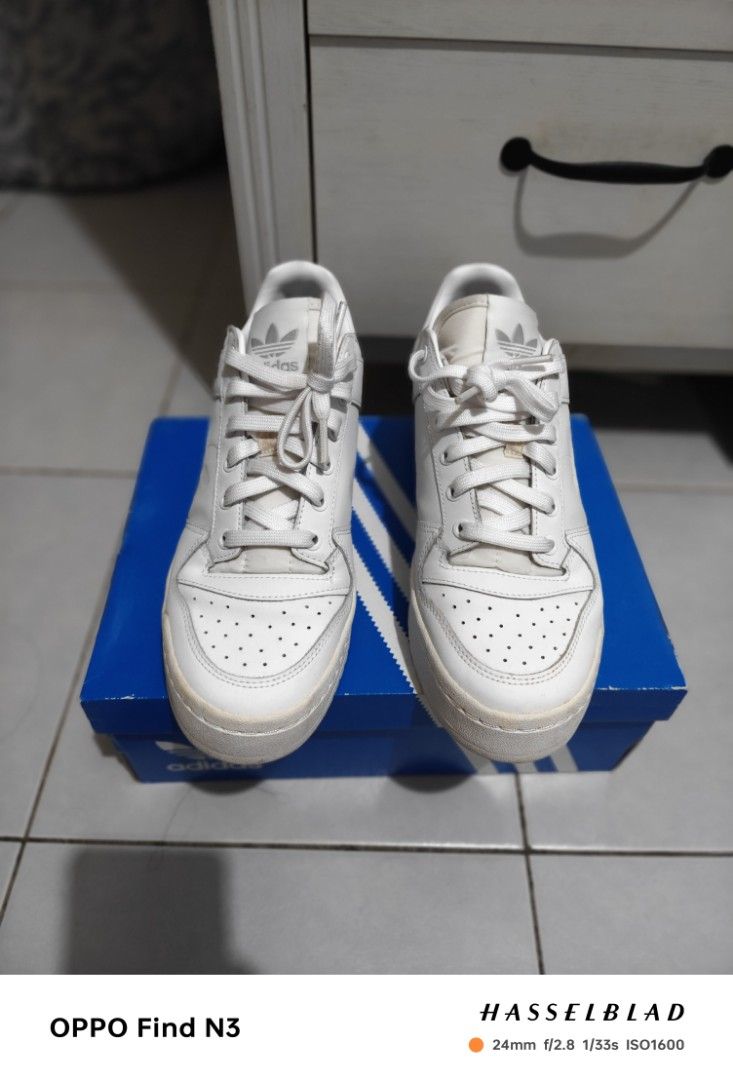 White adidas sneakers top ladies