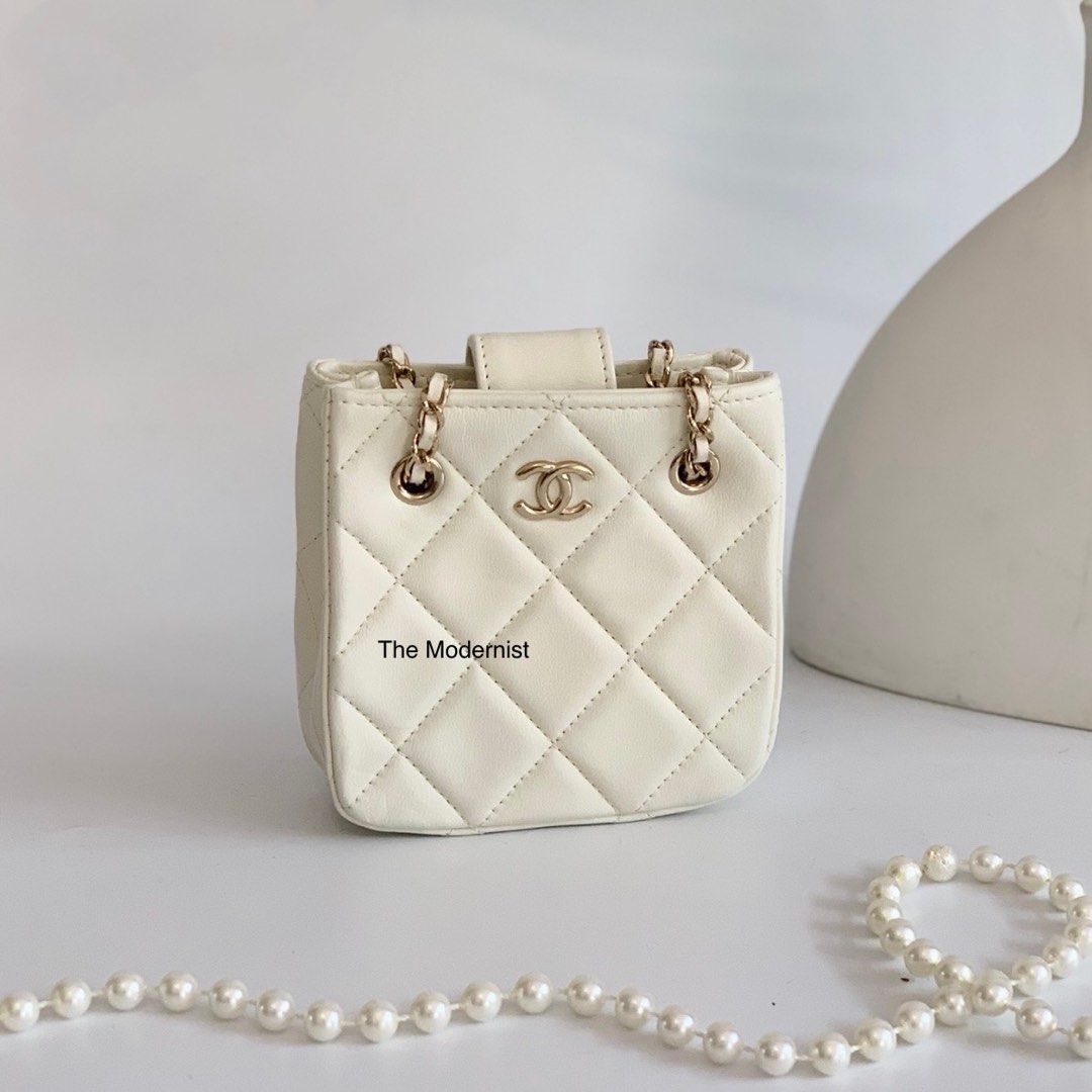 Chanel white shoulder bag discount