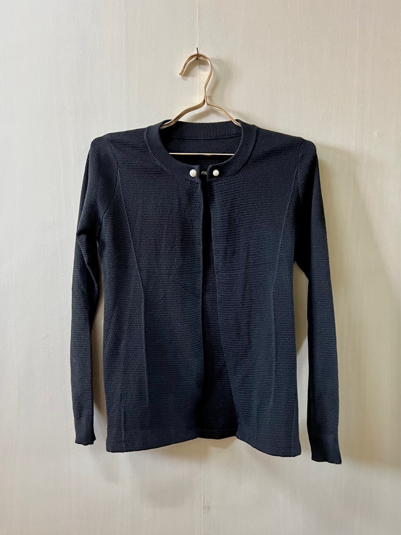 Black long sleeve top, Women's Fashion, Tops, Longsleeves on Carousell