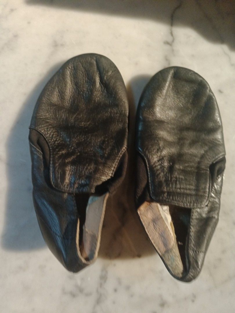 Bloch Black Jazz Shoes (Category: Flats) located in Singapore. Submitted by jesstly (Listing ID 1275554366, Image 3). Description: Jazz Shoes in Black Bloch brand Size 12 and Size 13.5.