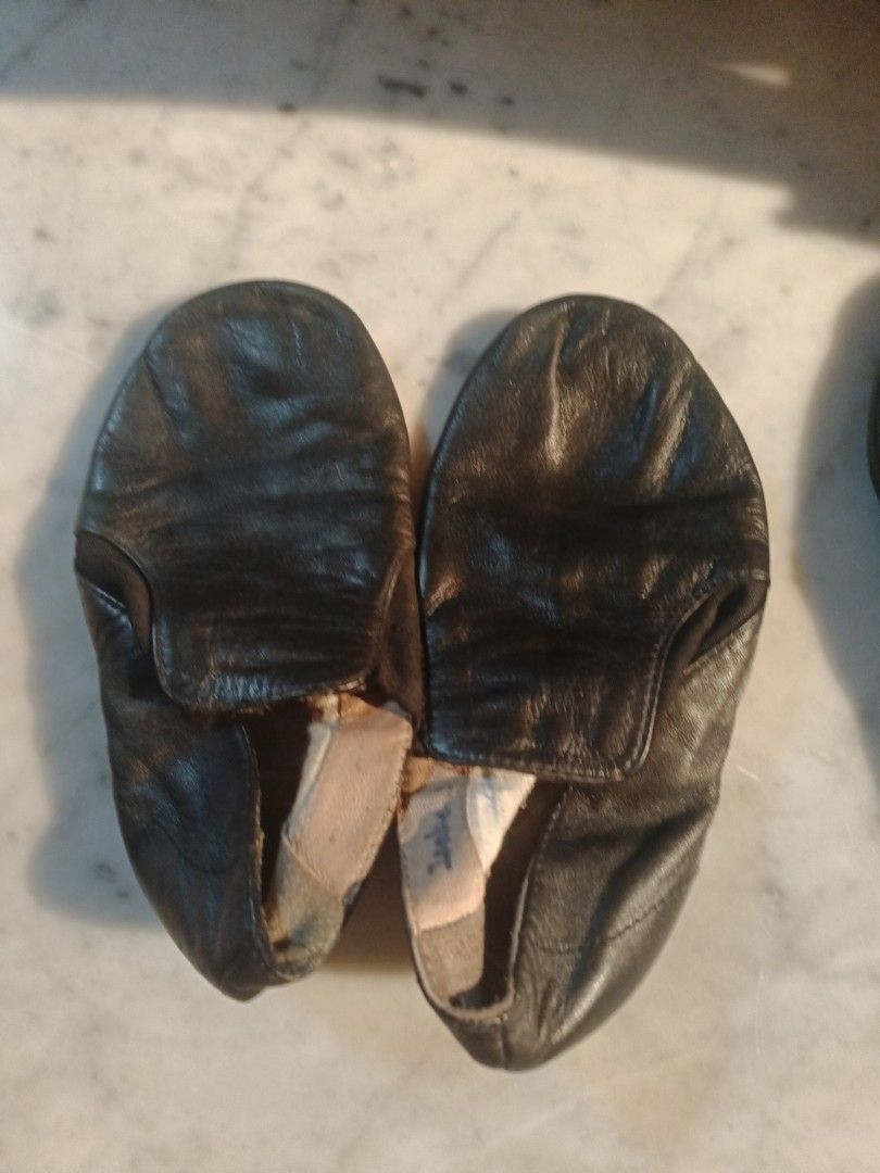 Bloch Black Jazz Shoes (Category: Flats) located in Singapore. Submitted by jesstly (Listing ID 1275554366, Image 1). Description: Jazz Shoes in Black Bloch brand Size 12 and Size 13.5.
