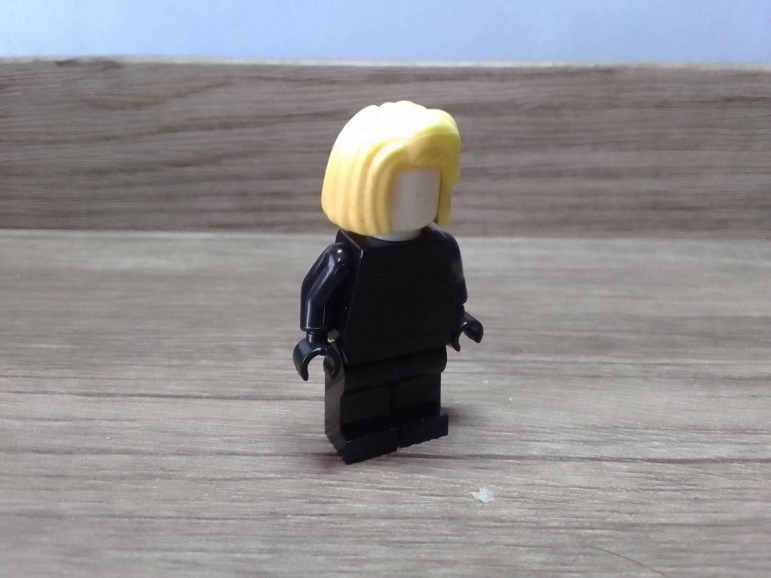 Blonde lego on sale head