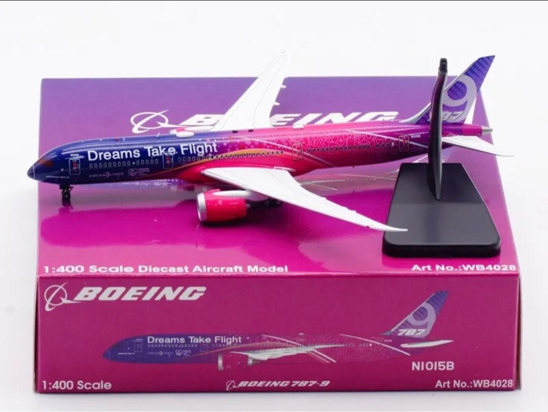 Boeing 787-9 Dreams Take Flight 1:400, Hobbies & Toys, Memorabilia