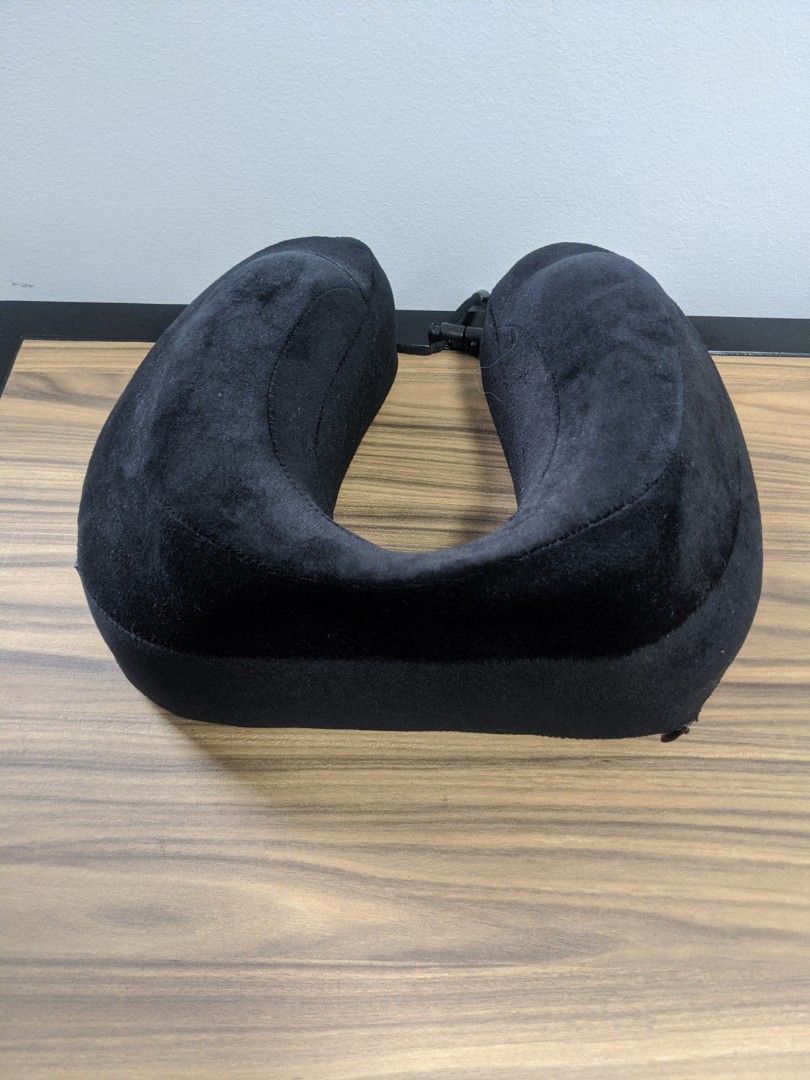 Cabeau Evolution Classic Memory Foam Travel Neck Pillow in Black