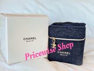 日本入口⭐️聖誕Special 優惠🎄 😍全新專櫃 禮品✨ Chanel beaute vanity case❤️Chanel 藍色牛仔化妝箱/demin vanity牛仔化妝袋❤️ pouch /clutch / Cosmetic bag /筆袋/ 多用途手袋 /手拿 色手拎袋 Handbag 全新100%正品專櫃 禮品✨限量特別版vip gift✨🌟64238420990595110