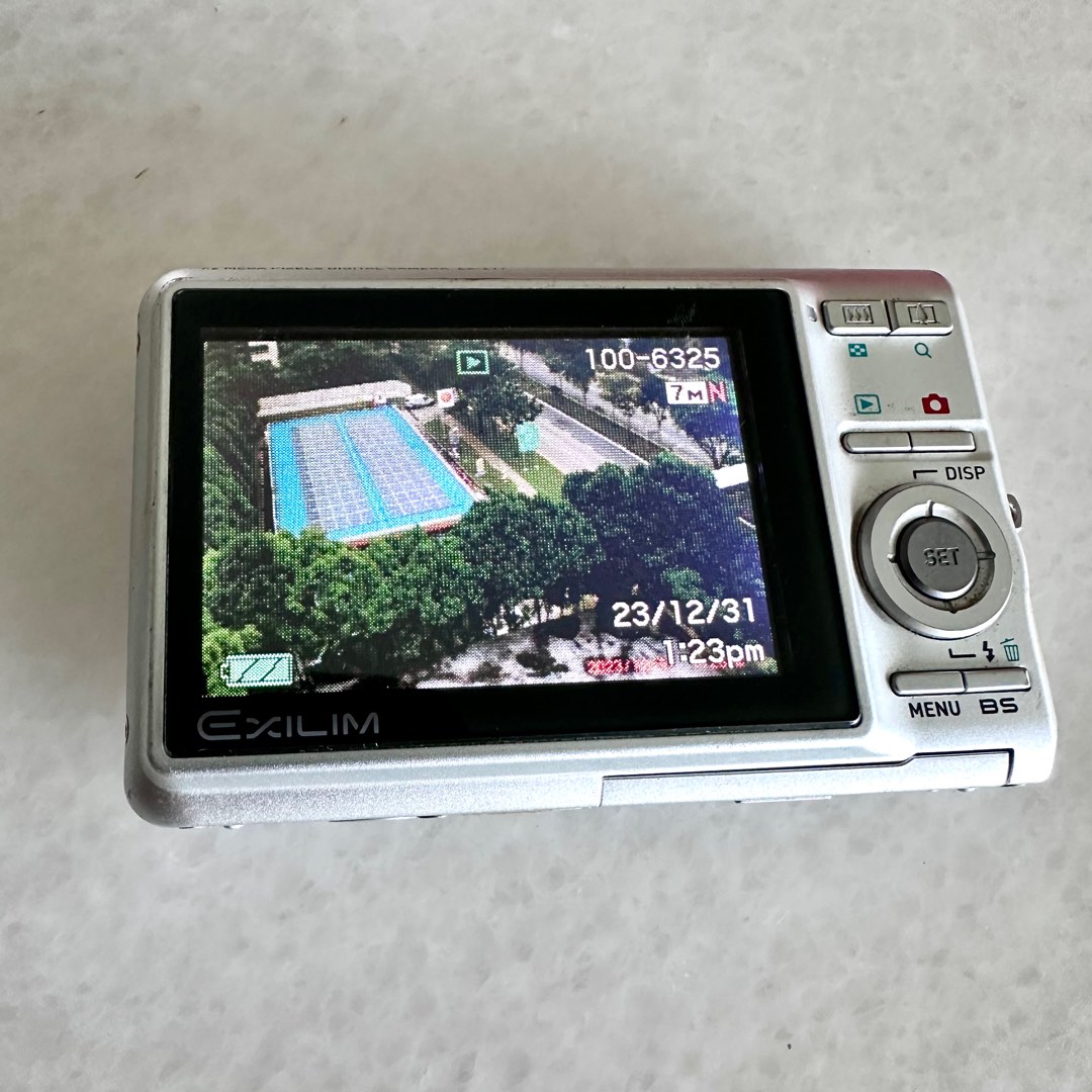 Casio Exilim EX 277 CCD 7.2 megapixel Photography Cameras on