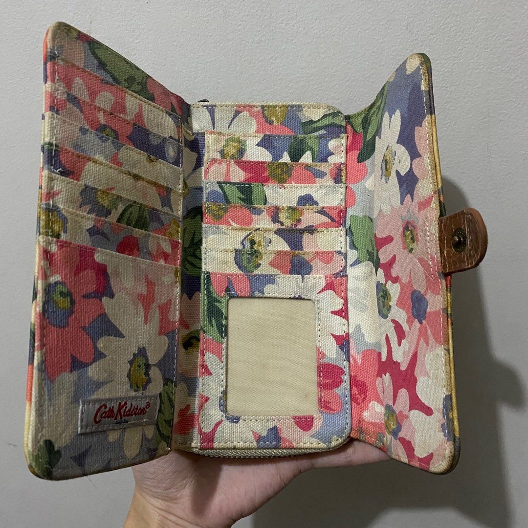 Cath Kidston Wallet (Category: Wallets & Card holders) located in Quezon City. Submitted by mcsvr (Listing ID 1275580903, Image 2). Description: .