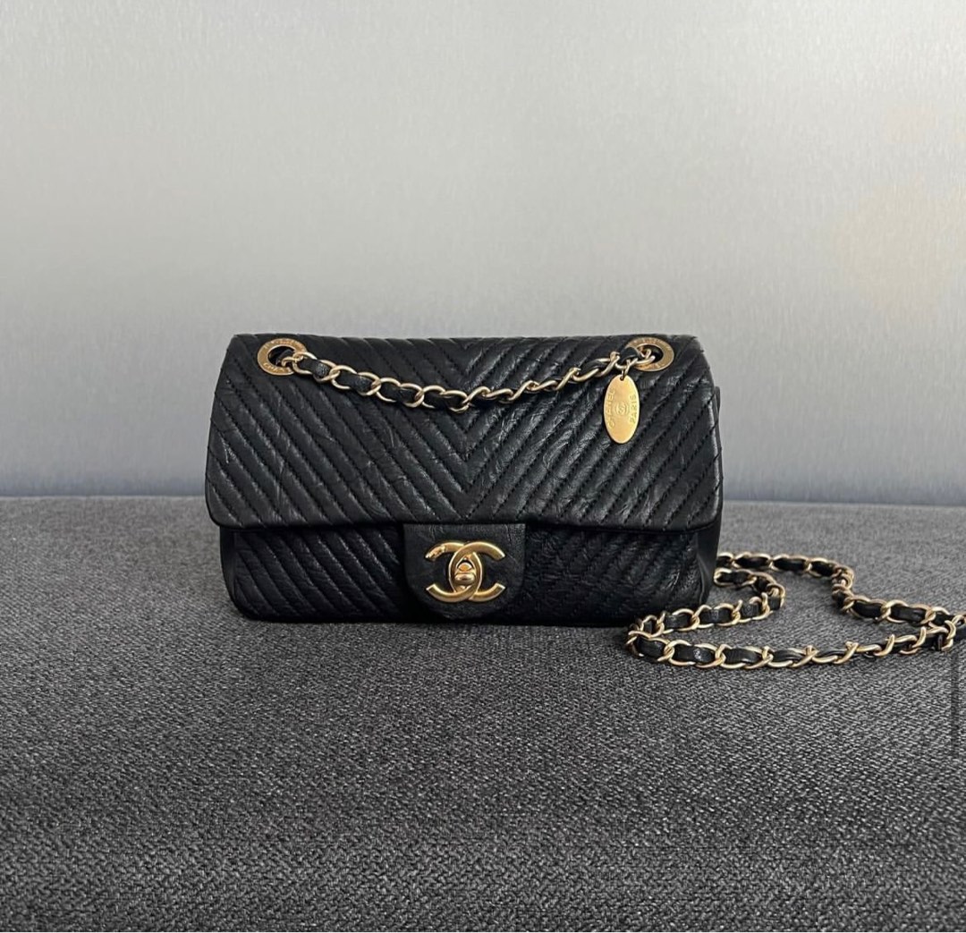 Chanel Surpique Chevron Flap Small Chevron Black Mghw