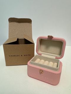 Charles & Keith mini 粉紅戒指盒64207022864386110