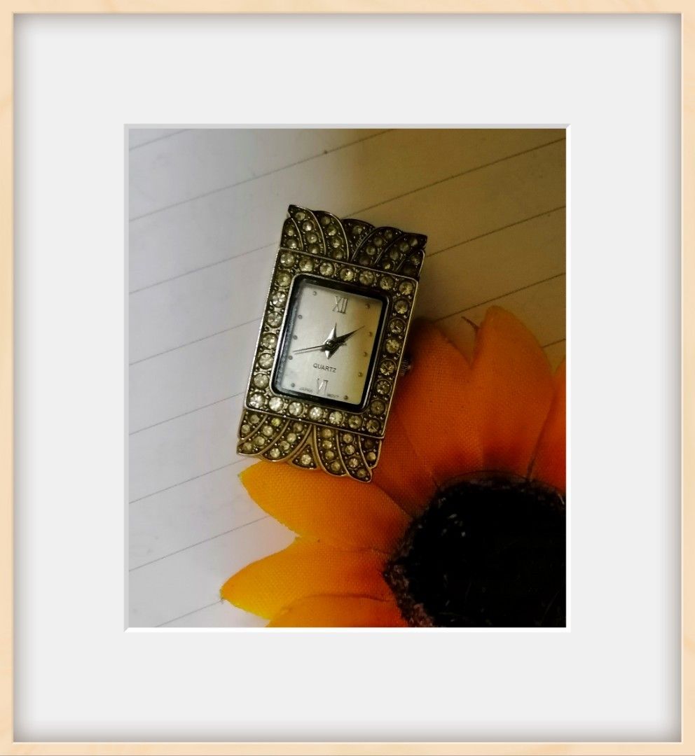 Classic ladies strapless timepiece Women s Fashion Watches