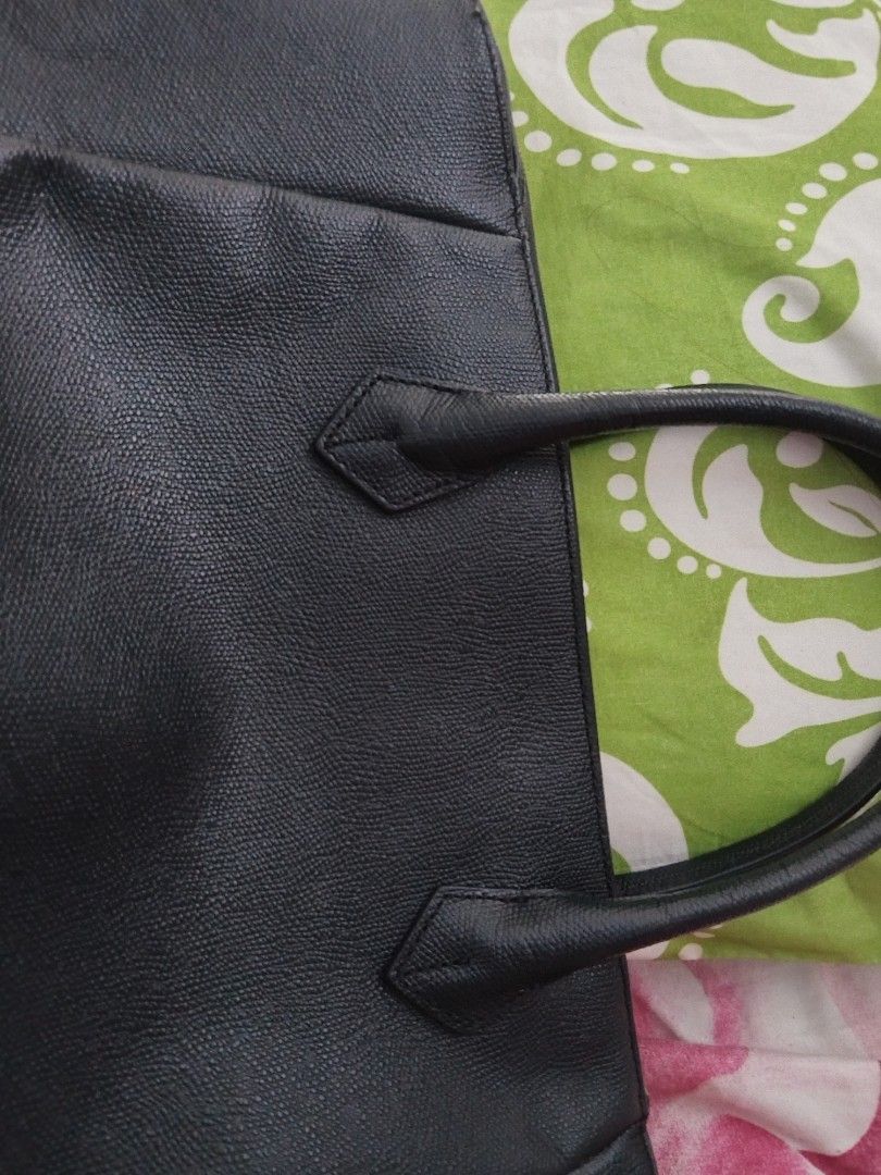 Large tote Couronne (Category: Luxury Bags & Wallets) located in Manila. Submitted by jimenezjay04509 (Listing ID 1275541686, Image 3). Description: Large Size AS IS Preloved Color Blue Green Bawal s barat ➕ shipping fee.