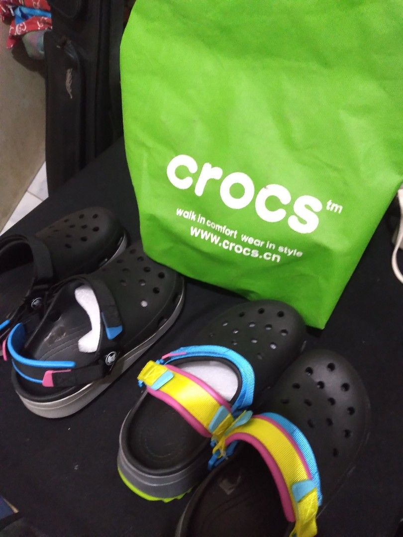 CROCS MALL PULL OUT, Women's Fashion, Footwear, Slippers and slides on ...