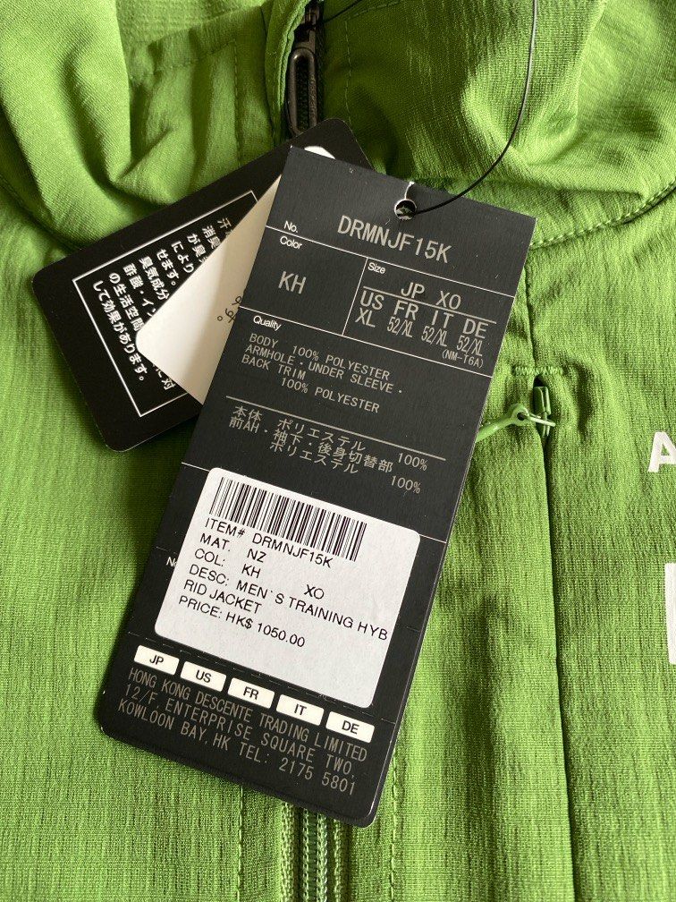 Descente jacket (Category: Activewear) located in Singapore. Submitted by timothyk (Listing ID 1275491421, Image 3). Description: #Trade in Canberra .