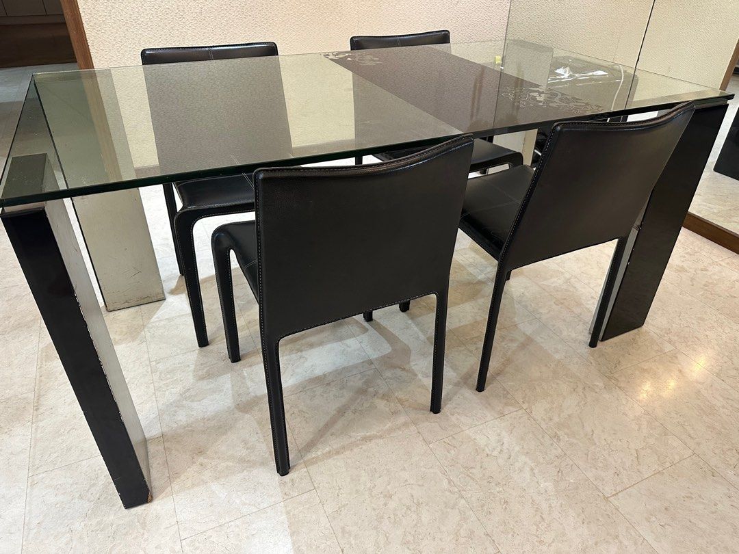 Dining Table (Category: Tables & Sets) located in Singapore. Submitted by colnago20 (Listing ID 1275554369, Image 1). Description: .