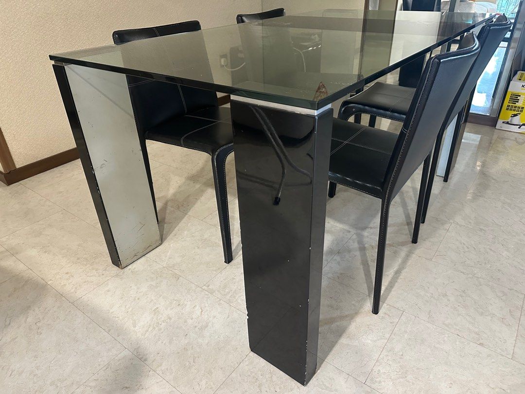 Dining Table (Category: Tables & Sets) located in Singapore. Submitted by colnago20 (Listing ID 1275554369, Image 3). Description: .
