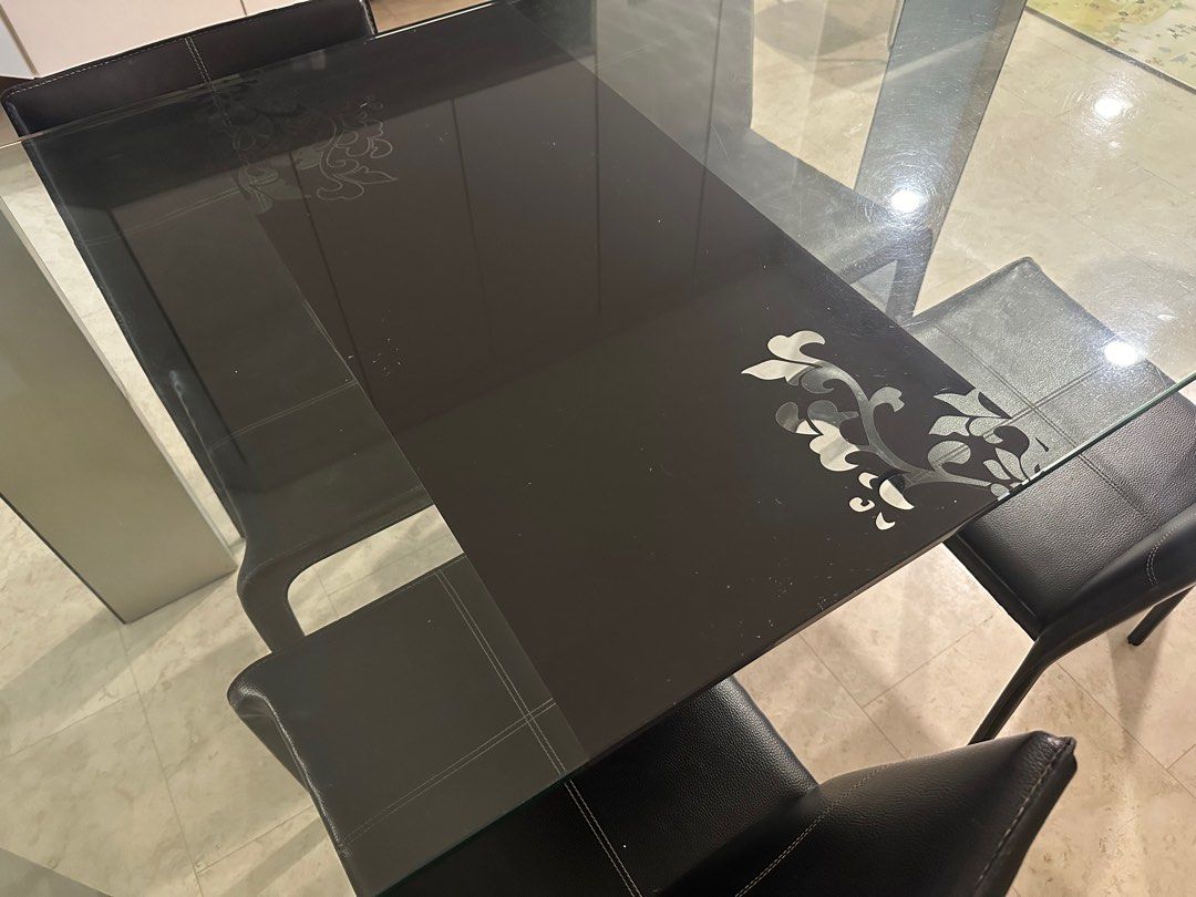 Dining Table (Category: Tables & Sets) located in Singapore. Submitted by colnago20 (Listing ID 1275554369, Image 2). Description: .