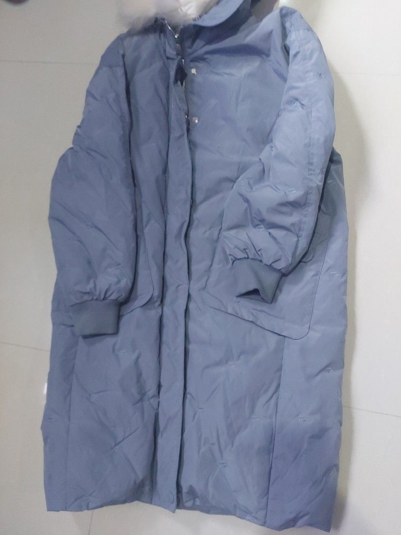 Down jacket (Category: Activewear) located in Singapore. Submitted by twetygal (Listing ID 1275467576, Image 3). Description: pretty down jacket with convient pockets to put handphone. used only once.