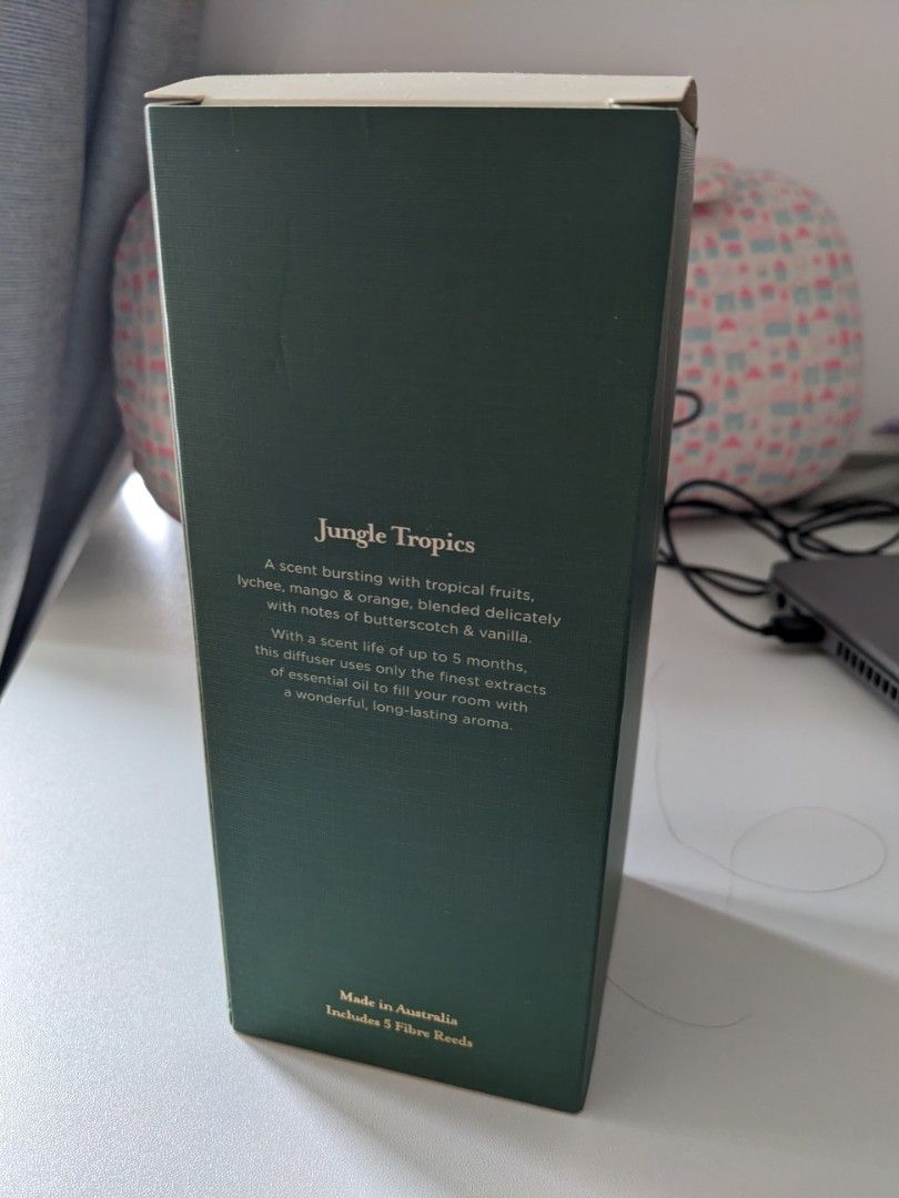 Frangance diffuser (Category: Fragrance & Deodorants) located in Singapore. Submitted by jiakpalang (Listing ID 1275489285, Image 2). Description: 200ml.
