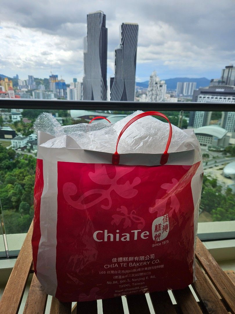 Free bubble wrap, Hobbies & Toys, Stationery & Craft, Craft Supplies