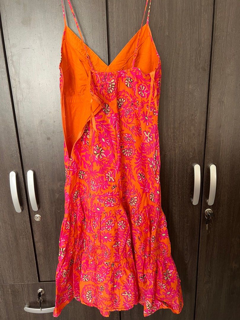 Gap summer midi dress small to medium (Category: Dresses) located in Makati City. Submitted by declutter_konmari (Listing ID 1275576188, Image 2). Description: Pickup in Nuvali or SM Makati last price posted, i'll give freebies and discount for 2 or more items.