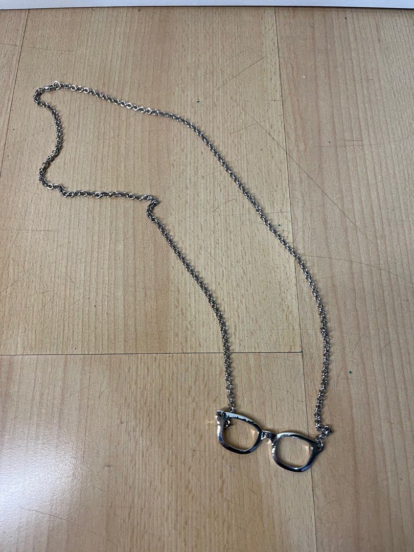 Glasses with necklace online
