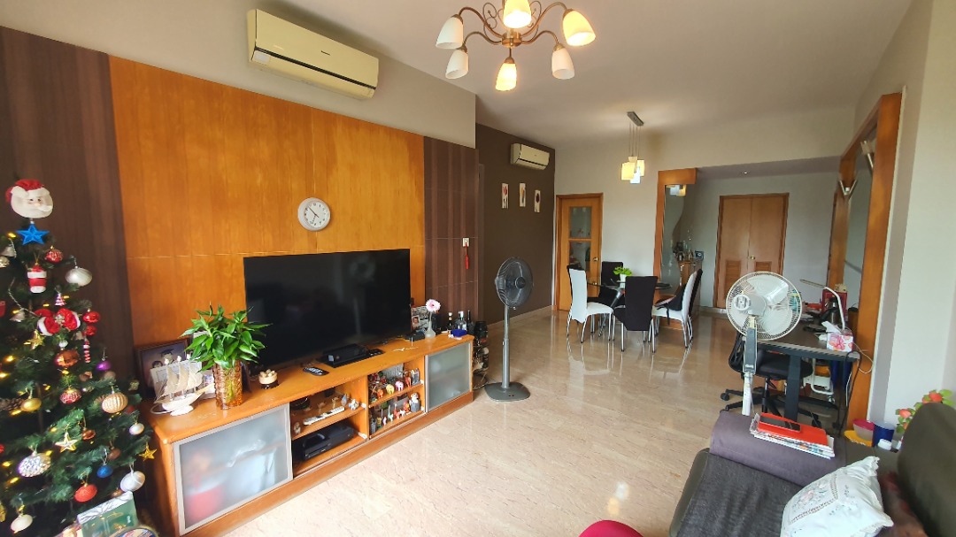 Good Size 3br near Nan Hua Primary schools & Ulu Pandan Park Connector