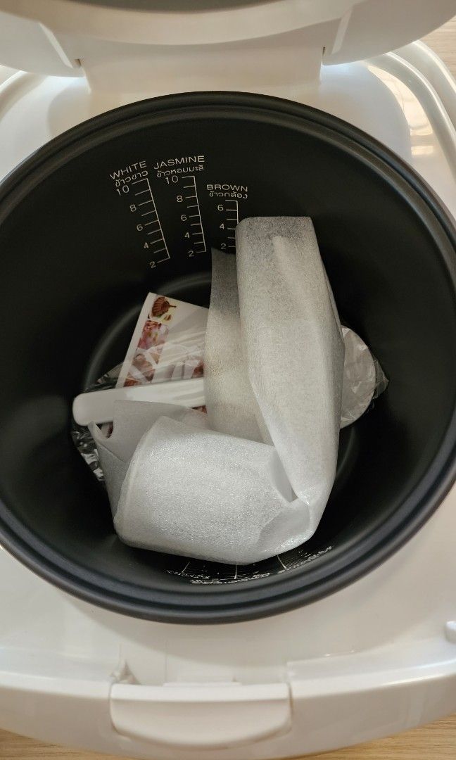 Hitachi Fuzzy Rice Cooker 1.8litre, Furniture & Home Living