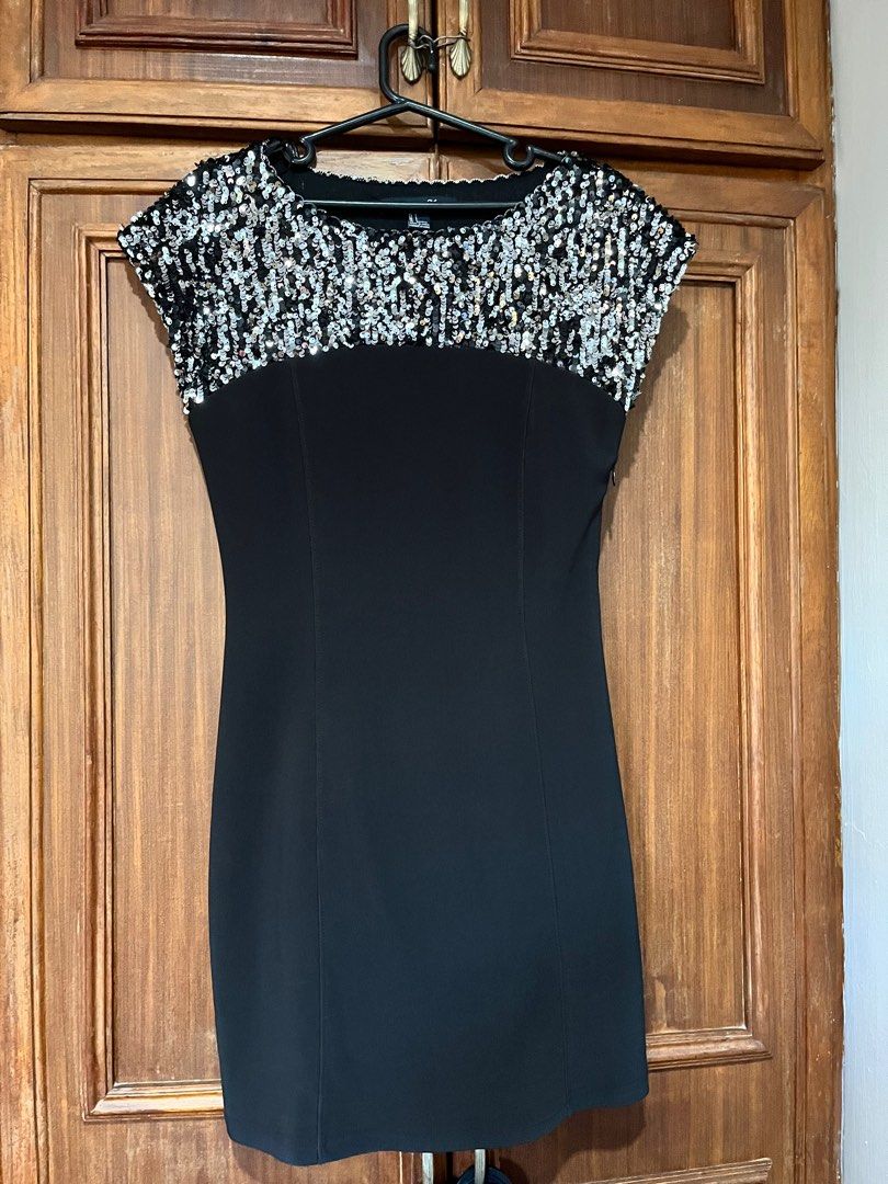 H&M Sparkly Black Dress (Category: Dresses) located in Quezon City. Submitted by s.theseller (Listing ID 1275486006, Image 1). Description: Size Small (but good for XS frame) Good quality! Had this for over 5 years but still looks new Used once Perfect for pahabol holiday parties .