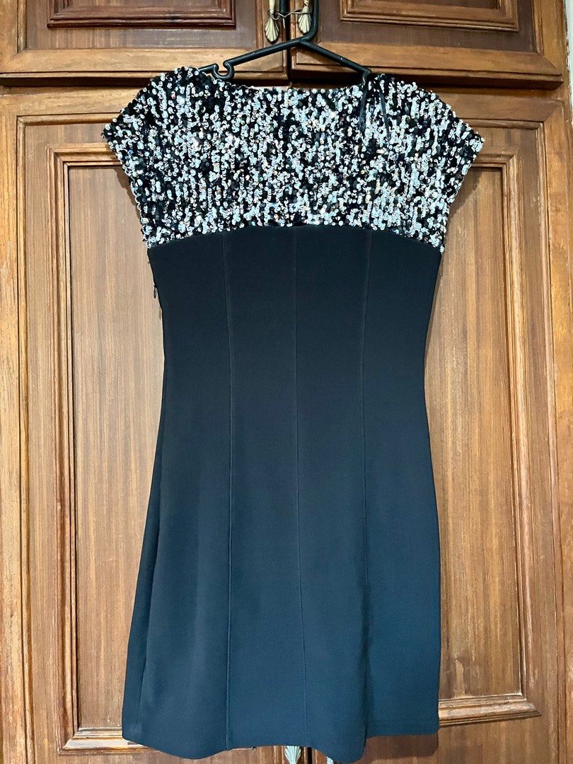 H&M Sparkly Black Dress (Category: Dresses) located in Quezon City. Submitted by s.theseller (Listing ID 1275486006, Image 2). Description: Size Small (but good for XS frame) Good quality! Had this for over 5 years but still looks new Used once Perfect for pahabol holiday parties .