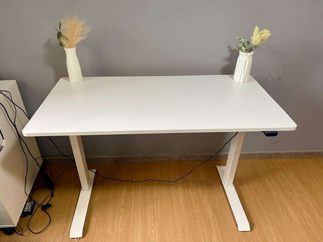 Hipvan desk deals