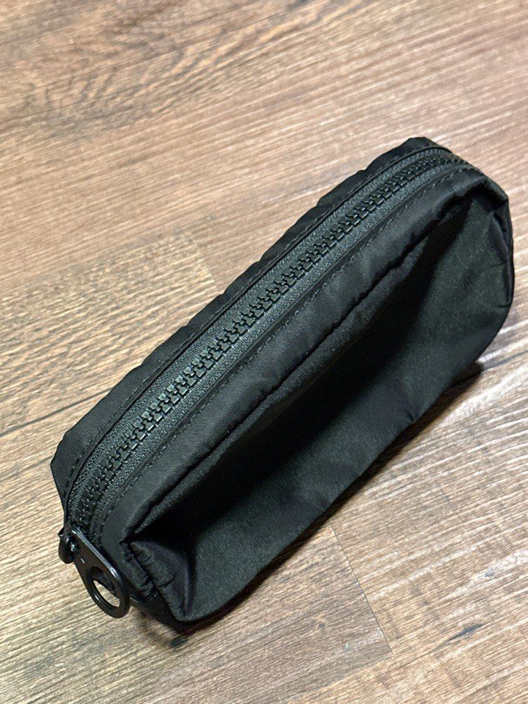 Incase tech best sale pouch