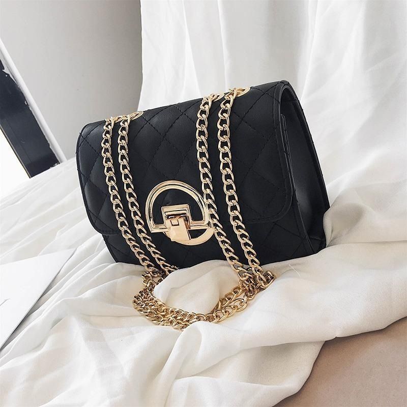 Chain black on sale crossbody bag